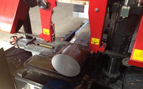 永新卧式带锯床加工时出现明显振荡如何排查？